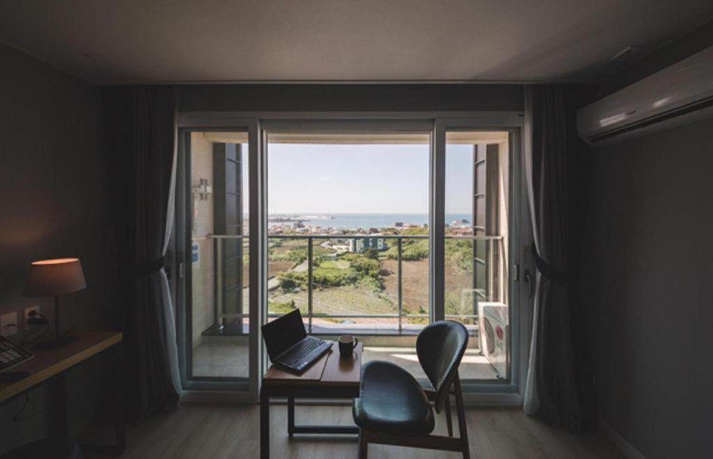 Sallys Jeju Hotel Esterno foto